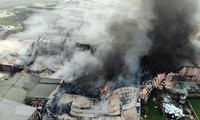 Cảnh cháy kinh hoàng ở khu xưởng rộng nghìn mét vuông tại Hà Nội 