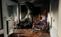 Nhiều người mắc kẹt, một người tử vong trong vụ cháy nhà ở Hà Nội