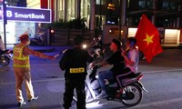 Cảnh sát xử lý nhiều trường hợp lợi dụng cổ vũ bóng đá gây náo loạn đường phố trong đêm