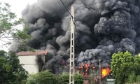 Cháy xưởng hàng trăm m2 ở Hà Nội