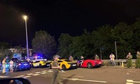 Cảnh sát chặn đoàn siêu xe trên cao tốc