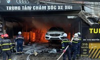 Cháy lớn tại gara ô tô ở Hà Nội, làm hư hỏng nhiều xe sang