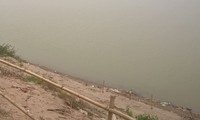 Phát hiện thi thể phụ nữ không nguyên vẹn bên bờ sông Hồng