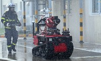 Hà Nội sử dụng flycam, robot hiện đại tham gia chữa cháy quy mô lớn