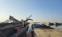 CSGT đường thuỷ bắt giữ nhiều tàu khai thác cát trái phép trên sông Hồng