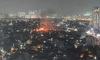 Hà Nội: Cháy nhà dân, cột khói đen bốc cuồn cuộn