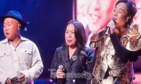 Trung Quân cùng mẹ và anh trai hát trước 10.000 khán giả Hà Nội