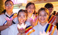 Giới trẻ háo hức với đại lễ Phật đản 2024 tại chùa Ba Vàng