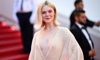 Thảm đỏ bế mạc Cannes: Công chúa Hollywood diện váy xuyên thấu táo bạo