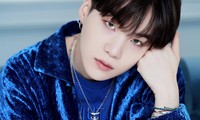 Suga (BTS) cúi đầu xin lỗi