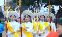Ấn tượng cảnh 23 thiếu nữ xinh đẹp cầm bảo kiếm rước kiệu ở ngôi đền thiêng nhất xứ Nghệ