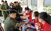 Gần 400 cán bộ chiến sĩ Trung đoàn Cảnh sát cơ động Bắc Trung Bộ hiến máu tình nguyện
