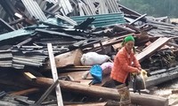 Nhà cửa tan hoang, trường học tốc mái sau lốc xoáy kèm mưa đá ở Nghệ An