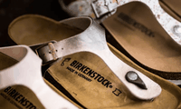 Sự trỗi dậy của đôi dép Birkenstock: Từ bị chê xấu xí trở thành xu hướng được săn đón