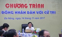 Ông Nguyễn Nho Trung, Phó chủ tịch HDND TP Đà Nẵng chủ trì chương trình HĐND với cử tri sáng nay. 