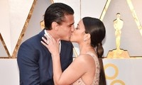 Các cặp đôi trao nụ hôn ‘thiêu cháy’ thảm đỏ Oscar 2018