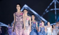 Việt Anh dành mưa lời khen cho thí sinh HH ở đêm mở màn thời trang
