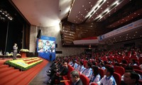 Phó Thủ tướng Vũ Đức Đam đối thoại với sinh viên tại Đại hội Hội sinh viên Việt Nam khoá X. Ảnh: Như Ý.
