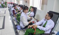 Tuổi trẻ Công an Thành phố Hà Nội hào hứng hiến máu tại Chủ nhật Đỏ 