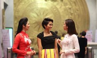 Dàn người đẹp, Hoa hậu Việt Nam rạng rỡ buổi tuyên dương Gương mặt trẻ 2018