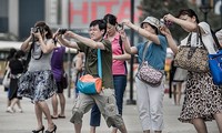 Du khách Trung Quốc chiếm tỷ lệ lớn trong tổng lượng khách du lịch quốc tế của nhiều nước châu Á. Ảnh: CNN.