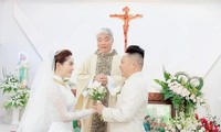 Bảo Thy và ông xã làm lễ cưới tại nhà thờ sáng 15/11. 