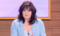 Showbiz 29/9: Ca sĩ Coleen Nolan muốn cắt bỏ ngực sau khi chị gái bị ung thư vú