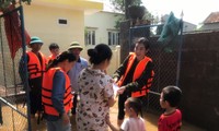 BTC Hoa Hậu Việt Nam tiếp tục cứu trợ ở Quảng Bình, nhiều nơi vẫn tan hoang ngập lụt nặng 