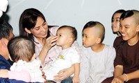Điều trăn trở của Phi Nhung về 23 đứa trẻ cô nhận nuôi