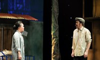 Showbiz 8/1: Sau khi cùng Hoài Linh trở lại sân khấu, Việt Hương chia sẻ xúc động