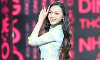Thí sinh Hoa hậu Việt Nam 2022 nền nã trong phần thi áo dài 