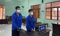 Hai bị cáo Mã Kim Tinh và Triệu Văn Xuyên ra tòa lĩnh án .Ảnh: TL