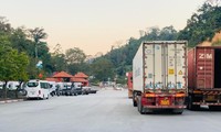 Do lượng xe đến cửa khẩu Lạng Sơn rất nhiều trong dịp đầu xuân 2022, xảy ra tình trạng ùn ứ, tỉnh Lạng Sơn đã có thông báo dừng tiếp nhận phương tiện đến cửa khẩu -Ảnh: Duy Chiến 