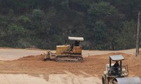Dự án cải tạo đường ở Lạng Sơn vấp phải sự ngăn cản của người dân .Ảnh: TL