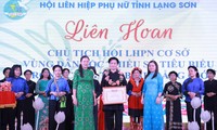 20 chủ tịch Hội phụ nữ cơ sở là người dân tộc thiểu số Lạng Sơn được tôn vinh. Ảnh: Duy Chiến 