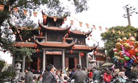 Chùa Thành vẫn hoạt động bình thường, mỗi ngày đón hàng nghìn lượt khách đến vãn cảnh chùa đầu năm .Ảnh: TL