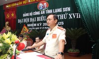 Đại tá Thái Hồng Công, tân Bí thư đảng ủy công an tỉnh Lạng Sơn phát biểu nhận nhiệm vụ .Ảnh: Duy Chiến 
