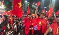 Phó thủ tướng Vũ Đức Đam ra đường mừng chiến thắng U23 Việt Nam
