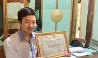 Chín năm liền, Việt đều đạt danh hiệu học sinh giỏi toàn diện 