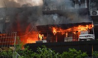 Ngôi nhà trong ngõ ở Hà Nội cháy lớn, 3 bà cháu tử vong