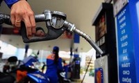 Chuyên gia hiến kế “hạ nhiệt” giá xăng dầu