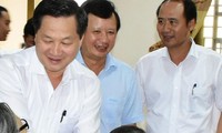 Phó Thủ tướng Lê Minh Khái thăm, tặng quà người có công, gia đình chính sách tại TT-Huế