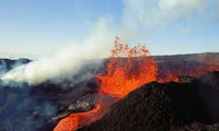 Núi lửa lớn nhất thế giới phun trào sau gần 40 năm, người dân Mỹ có sợ hãi?
