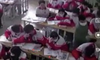 Điểm nhấn giáo dục: Thầy giáo tát vào đầu nhiều học sinh ở Thanh Hóa