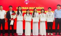 45 sinh viên xuất sắc nhận học bổng nâng bước tài năng trẻ 2024