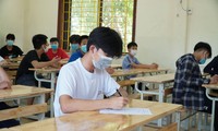 Nắng nung người, hơn 36.000 thí sinh Nghệ An làm thủ tục thi vào lớp 10