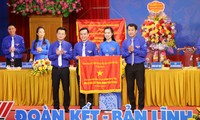 Đoàn TNCS Hồ Chí Minh tỉnh Hà Tĩnh nhận cờ thi đua của Thủ tướng Chính phủ 