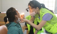 Đoàn tình nguyện Hàn Quốc khám bệnh, trao quà miễn phí tại huyện miền núi Nghệ An 
