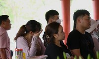 Hàng vạn du khách về Truông Bồn, nghẹn ngào nghe kể chuyện của 13 liệt sĩ 