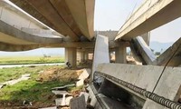 Sập nhiều phiến dầm trên cao tốc Diễn Châu - Bãi Vọt